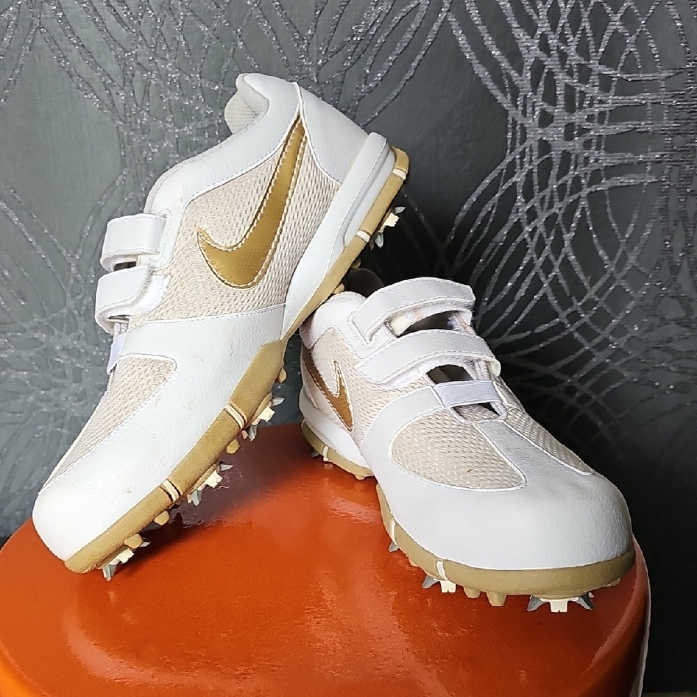 Nike White and Gold Golf Shoes with Velcro Straps. Unworn. 8.5M